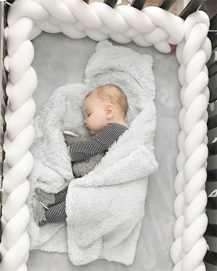 Handgeweven Bedbumper Baby – Zachte Beschermrand voor Ledikant – Katoenmix
